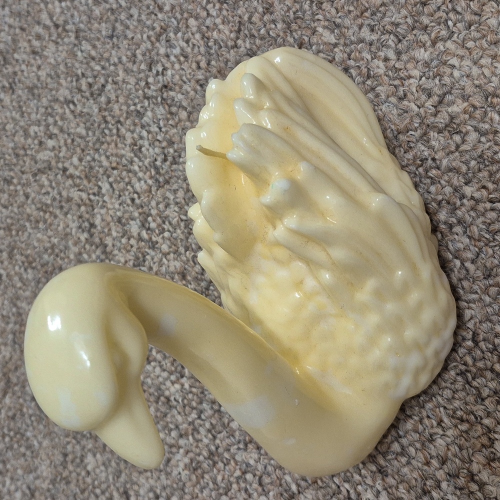Beautiful Ivory Swan Molded Candle
